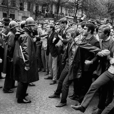 Jean-Roger Caussimon. De deskundigen. Les Spécialistes. Vertalingen Vivienne Stringa 